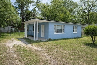 Building Photo - Fully Renovated 2BR with Large Backyard