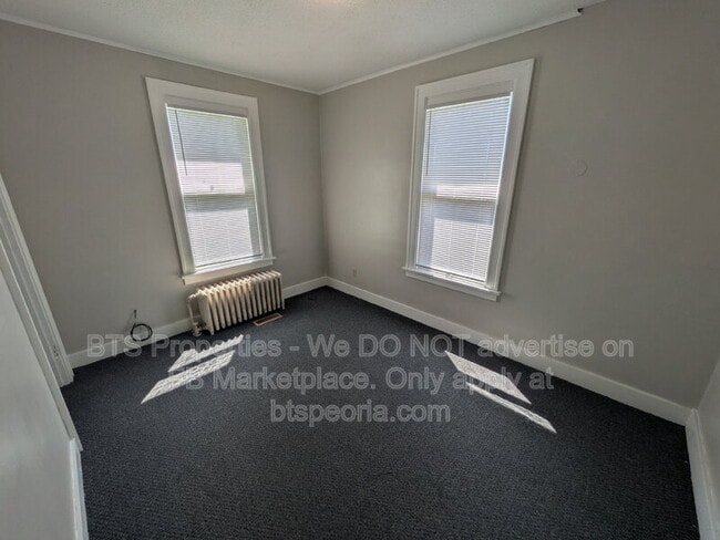 Building Photo - 1530 W Barker Ave