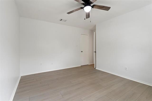 Building Photo - 2024 Oakmeadow St