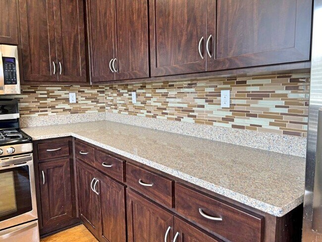 Building Photo - Modern 4 Bedroom 3 Bath Close to Marina Suisun City *Star Rentals