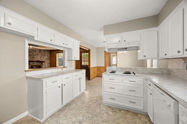 Building Photo - 5923 Pebble Springs Dr