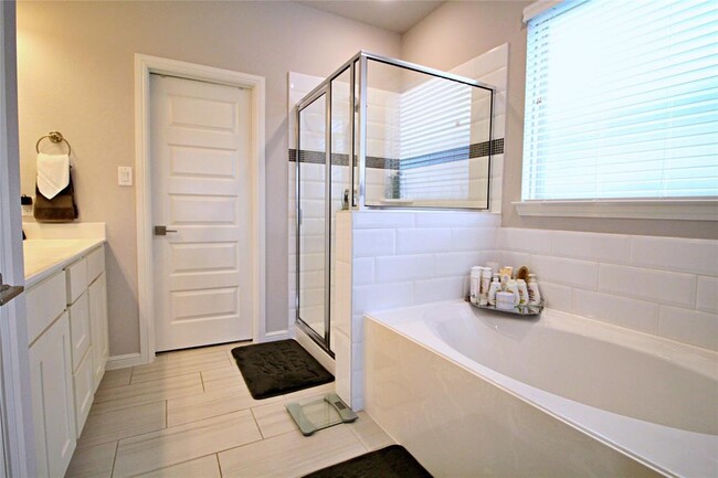 Building Photo - 8143 Bellwick Bay Ct