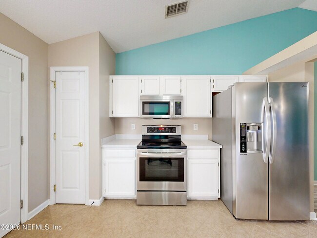 Building Photo - 2084 Frogmore Dr