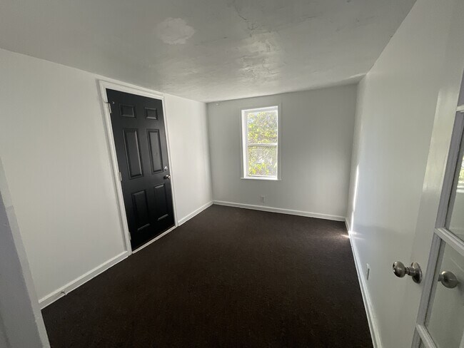 Building Photo - 466 W College Ave