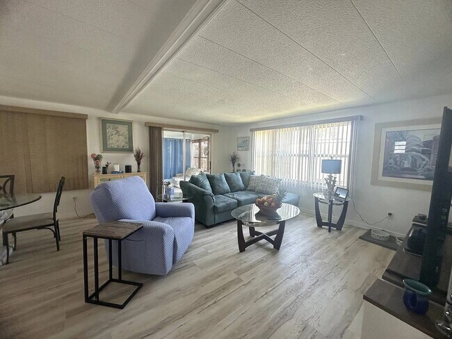 Building Photo - "Charming 2-Bed, 2-Bath Retreat in Nokomis!"