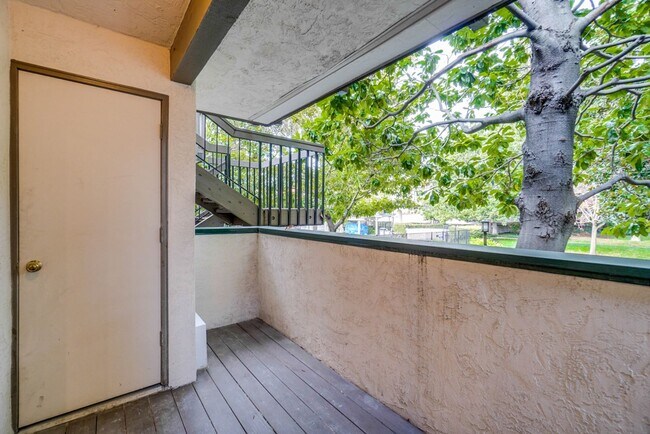 Building Photo - Recently upgraded Condo in a highly desirable location in Sunnyvale.