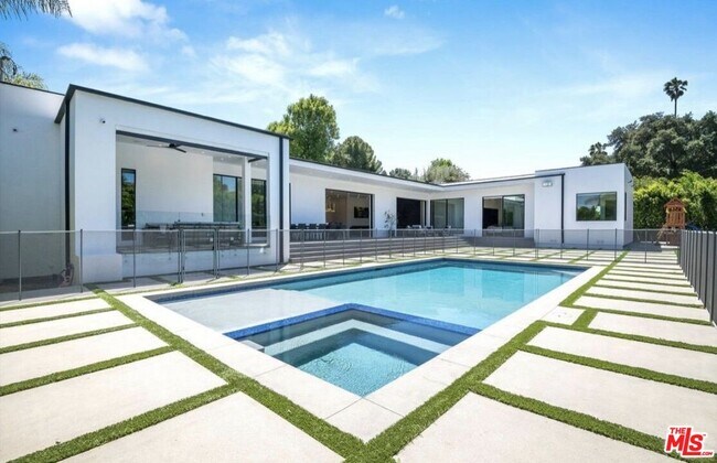 Building Photo - 20141 Wells Dr