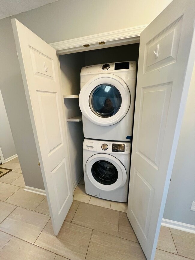 Building Photo - Donahue Crossing Condos, Unit 403