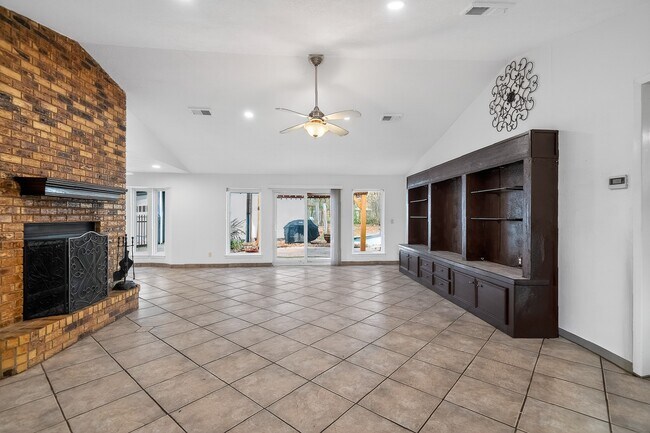 Building Photo - 127 Sagewood Dr