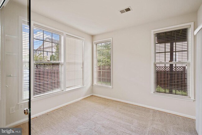 Building Photo - 43139 Royal Fern Terrace