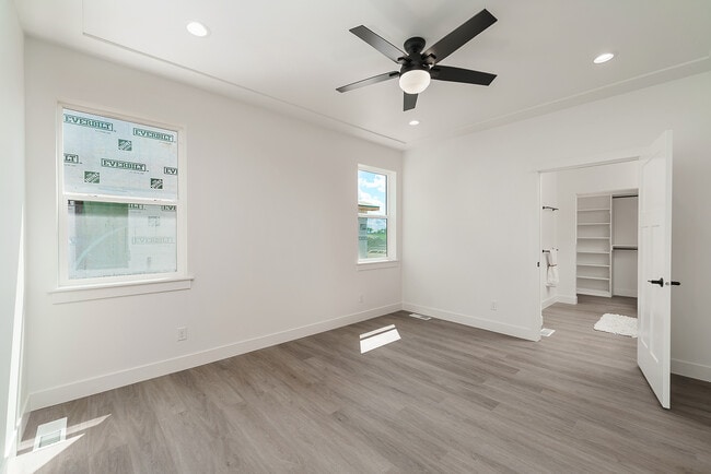 Building Photo - 5923 Little River Loop