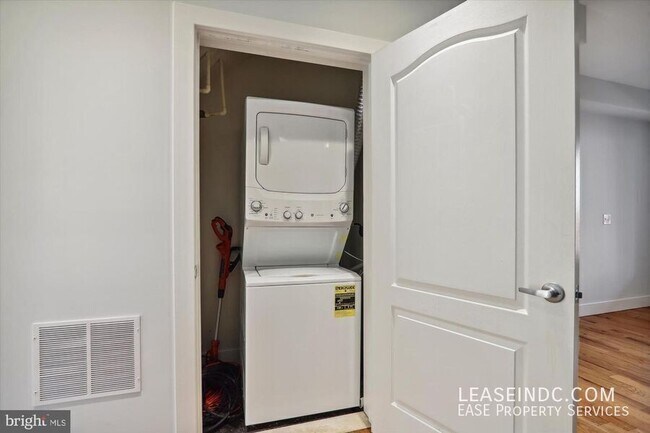 Building Photo - 515 N Street NW-#2