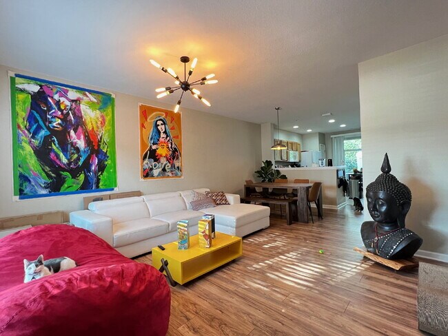 Building Photo - AVAILABLE MAY 10TH 2BD/2.5 BATH TOWNHOME IN THE EXCLUSIVE WYNCHASE COMMUNITY!!