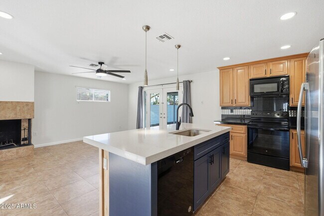 Building Photo - 233 E Huntington Dr