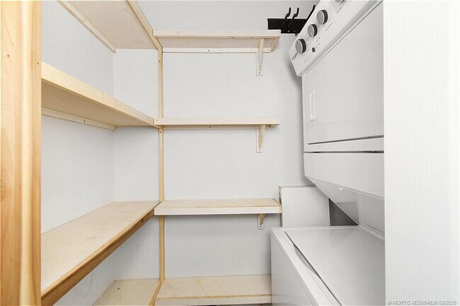 Building Photo - 3129 SE Indian St