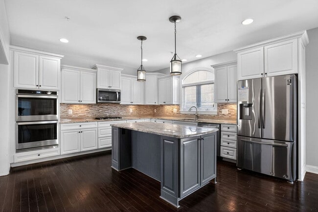 Building Photo - 46809 Shelton Dr