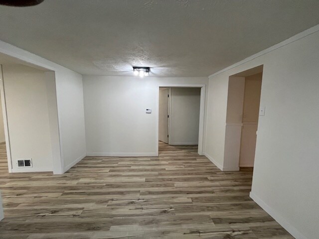 Building Photo - 1301 E 6th St