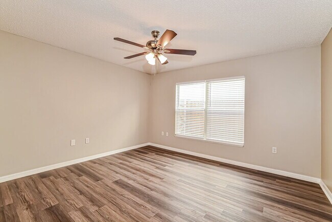 Building Photo - 117 Sterling Pine St