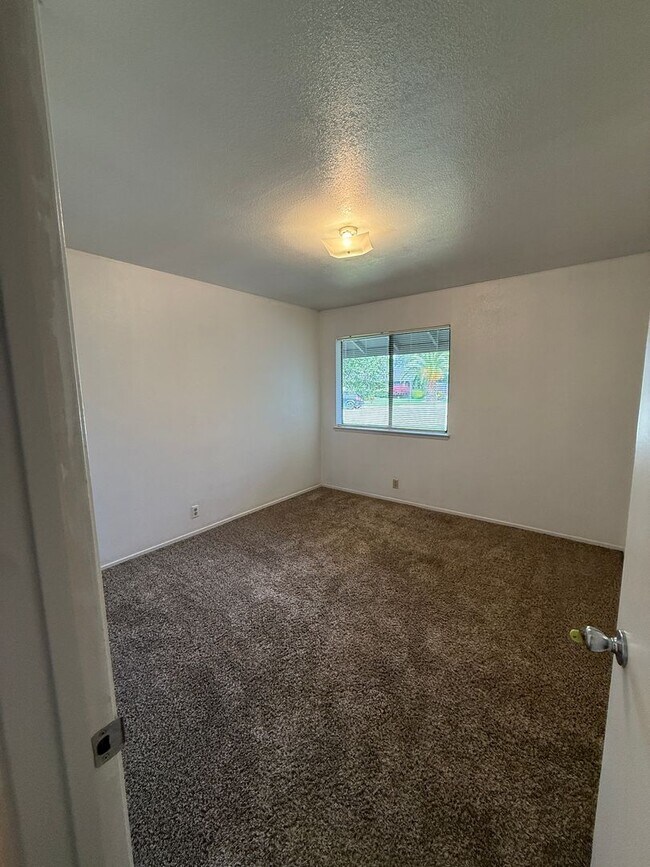 Building Photo - Beautiful 3 Bed, 2 Bath Home in Prime Location