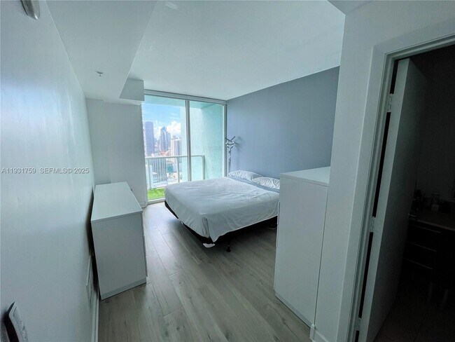 Building Photo - 1900 N Bayshore Dr