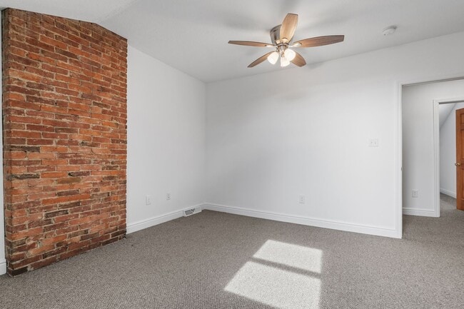 Building Photo - 2304 1/2 E Carson Street