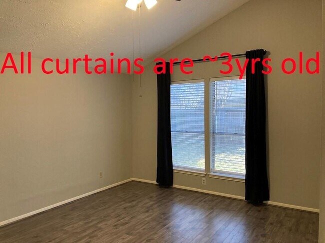 Building Photo - 2734 Colony Dr