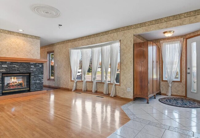 Building Photo - 40 Oakside Dr