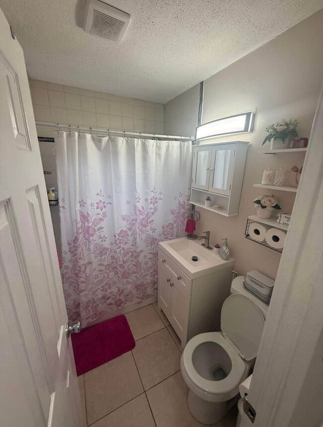 Building Photo - 748 Altura St