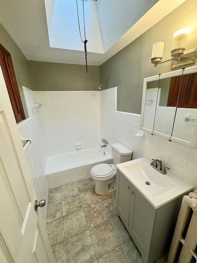 Building Photo - House for Rent in Upper Darby