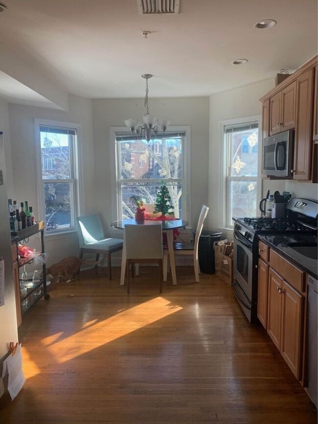 Building Photo - 3Br/2Bth, Available Sep. 1, 2026. Great location! Laundry in unit!  MUST SEE!!