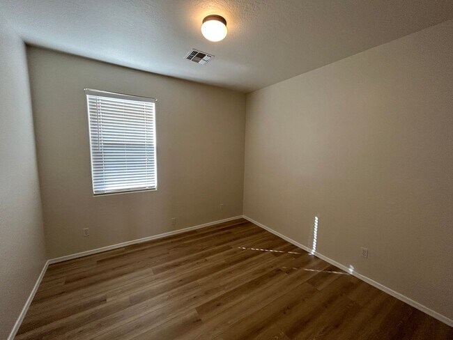 Building Photo - 6315 S 69th Glen