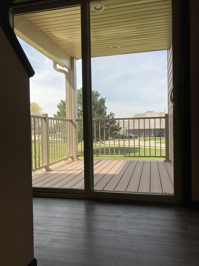 Building Photo - Prairie Bluff Condo