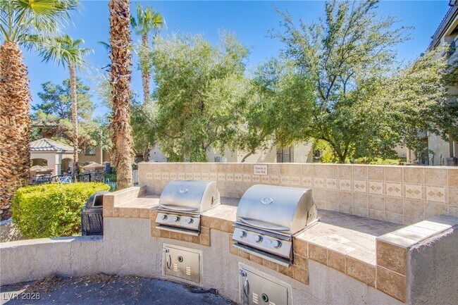 Building Photo - 4400 S Jones Blvd