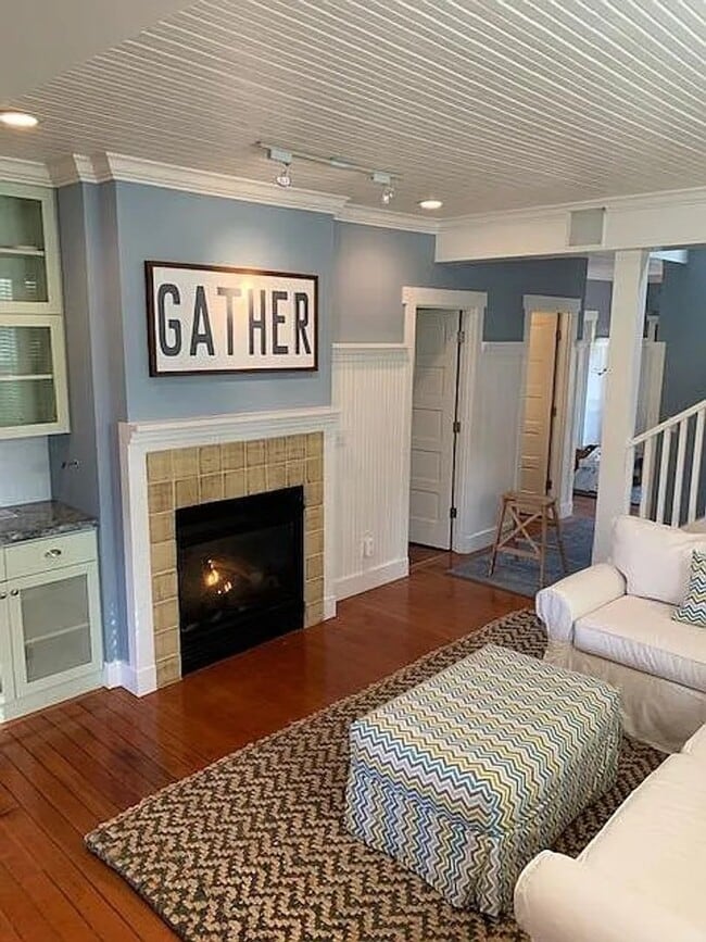 Building Photo - Gorgeous Waterfront Home on Bainbridge Island