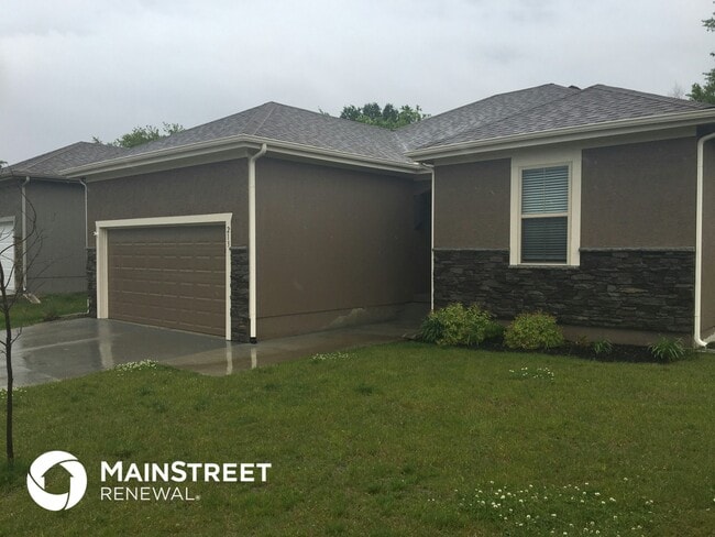 Building Photo - 213 NE Kim Ct
