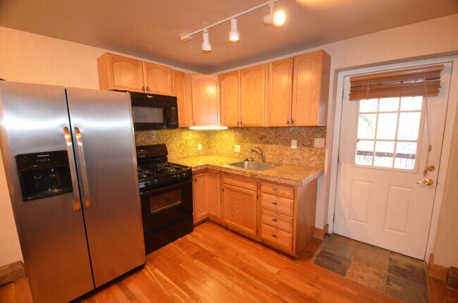 Building Photo - 471 High Point Dr