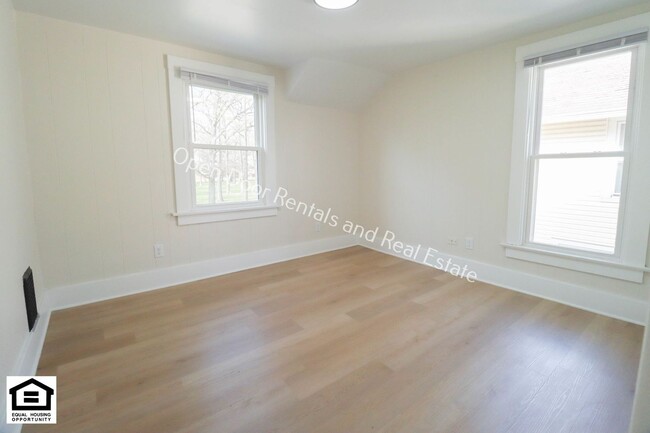 Building Photo - Now available 3 bedroom home