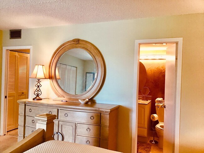 Building Photo - 4008 Cornwall A