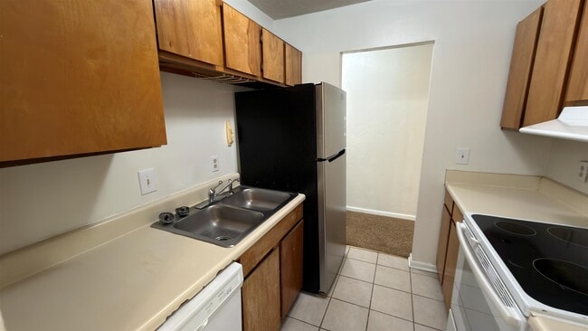 Building Photo - 1315 Airport Dr