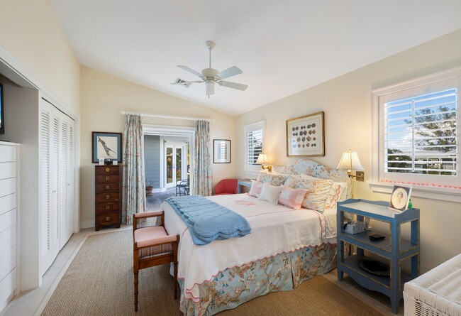 Building Photo - 264 Harbor Dr