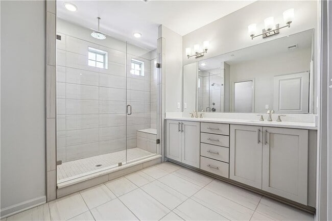 Building Photo - 1105 Kirkland Circle