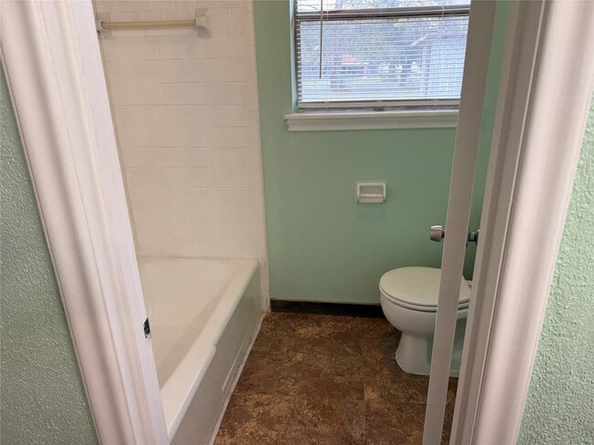 Building Photo - 141 Slade St