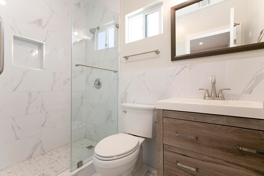 Building Photo - 9156 Morehart Ave