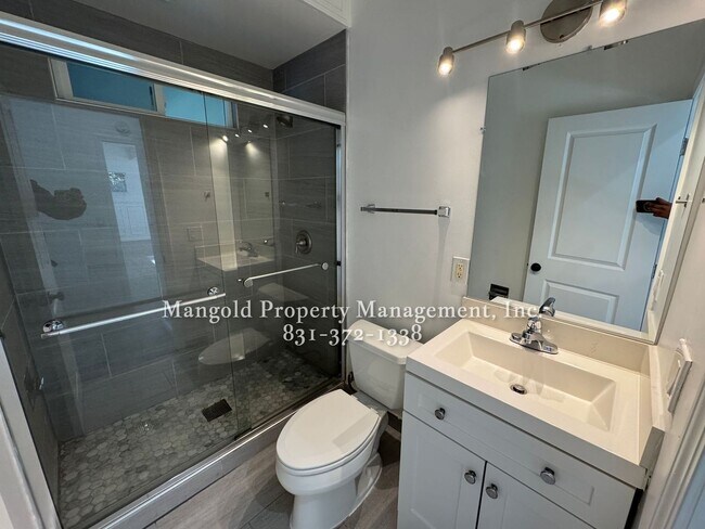 Building Photo - 635den