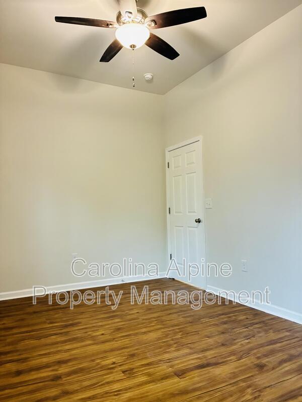 Building Photo - 506 Clegg St