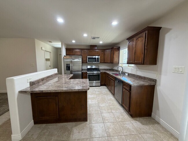 Building Photo - NICE 3 BED BATH WITH SOLAR!