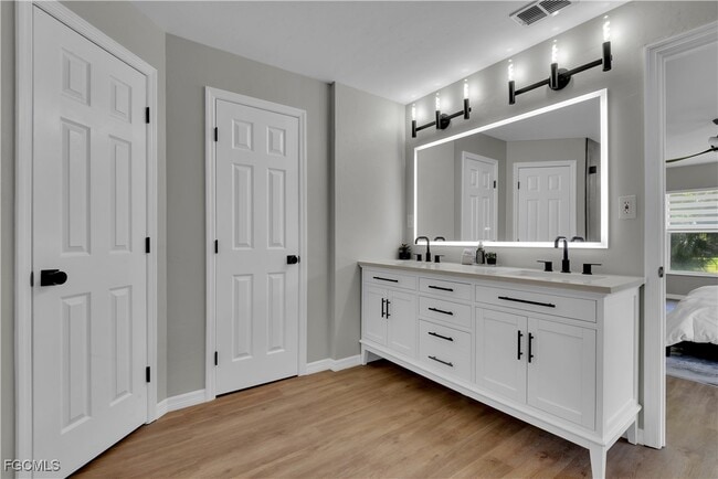 Building Photo - 2004 SW 30th St