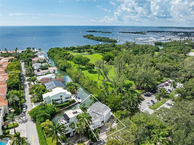 Building Photo - 2120 S Bayshore Dr