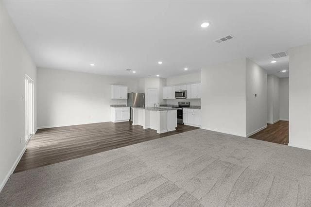 Building Photo - 2110 Mdw Pk Dr