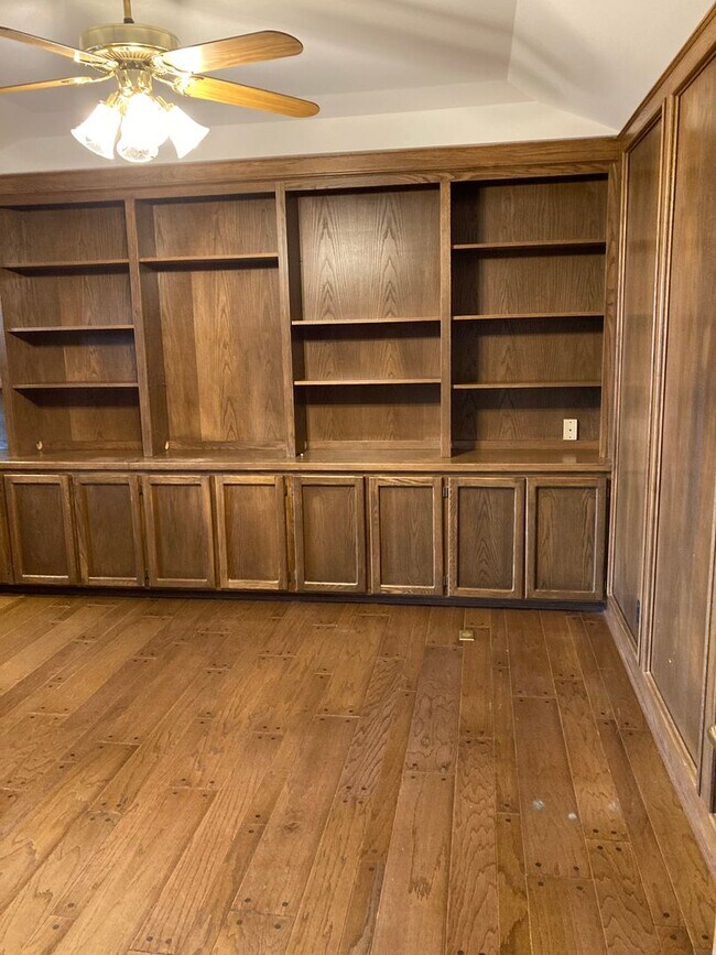 Building Photo - 3bd/3.5ba in Summit Executive Neighborhood